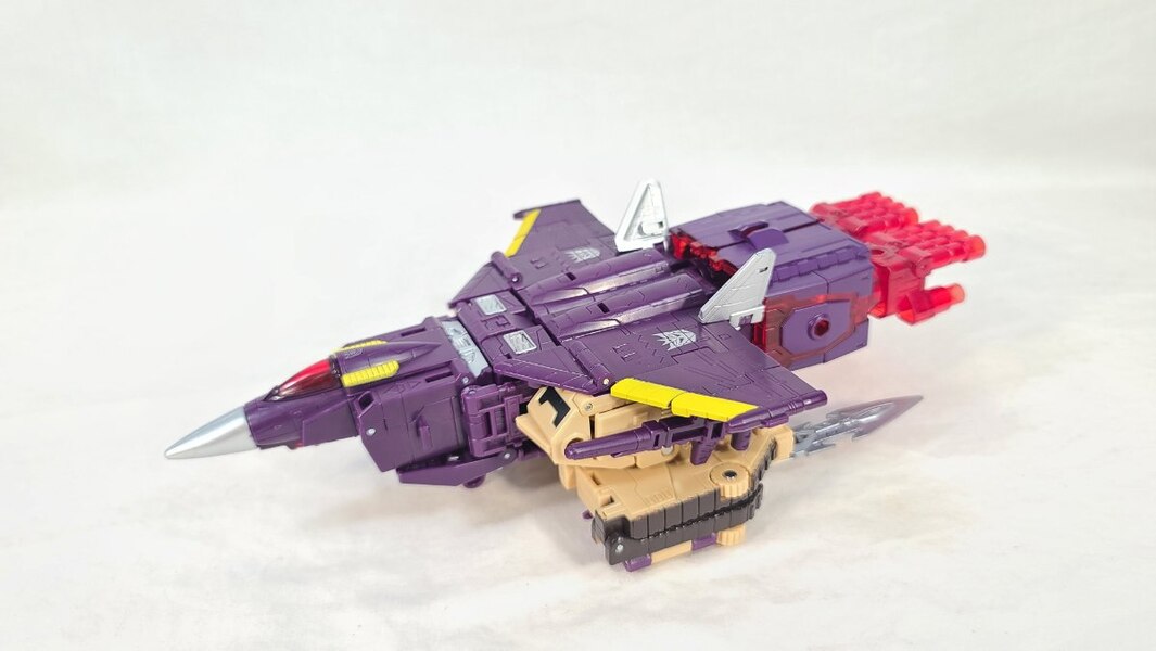 TF Collector Legacy Blitzwing Review  (5 of 14)